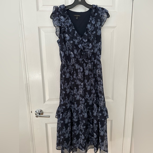 blue floral dress Field Of Dreams Maxi Below-the-knee Alara White Lace Maxi Color:Platinum Gold